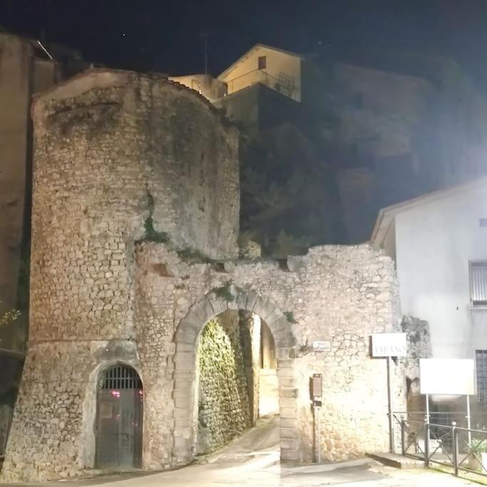Casa In Antico Borgo Medievale A Tarano Ri, Via Giacomo Leopardi, 15 Villa Eksteriør billede
